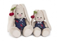 Зайка Ми в костюмчике и с войлочной вишней 18 см от интернет-магазина Континент игрушек